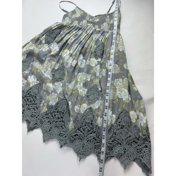 Free People Size XS Ruched Bodice Mini Dress Floral Print Crochet Gray Cottage - Picture 8 of 10